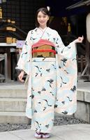 　あでやかな振袖姿を披露した田鍋梨々花（撮影・伊藤笙子）