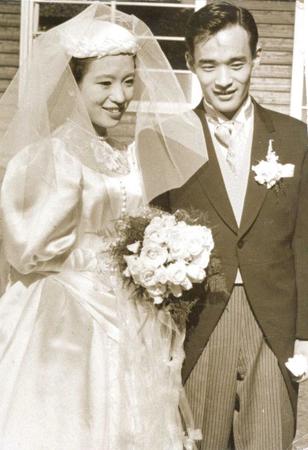 　作曲家の神津善行氏と結婚した中村メイコさん＝１９５７年１１月