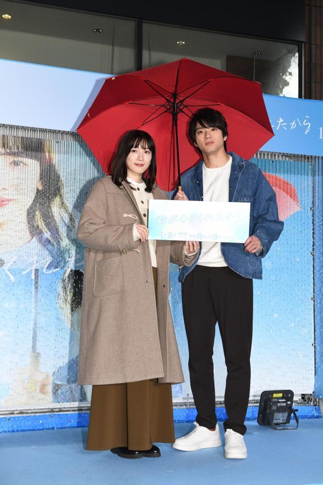 　制作発表イベントに登場した永野芽郁（左）と山田裕貴（撮影・佐々木彰尚）