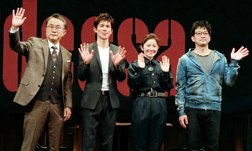 　（左から）三谷幸喜氏、柿澤勇人、宮澤エマ、迫田孝也