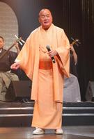 　熱唱する細川たかし（撮影・吉澤敬太）