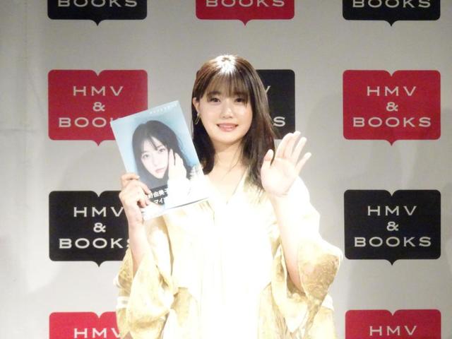 カープ球場で売り子だった元STU瀧野由美子 写真集で新井監督の背
