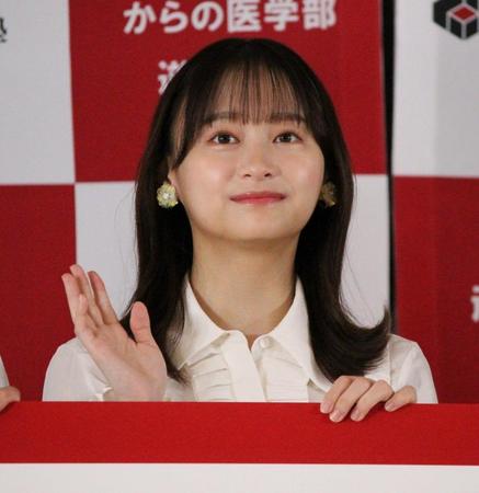 　イベントに出席した影山優佳