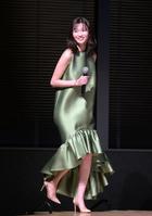 　登壇する岡崎紗絵（撮影・堀内翔）