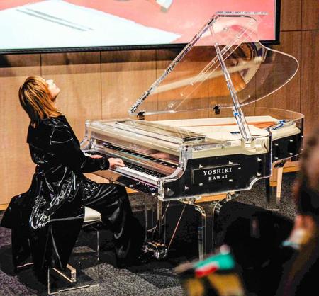 ＹＯＳＨＩＫＩ愛用のクリスタルピアノ　４０００万円で落札、全額寄付