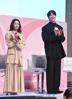 　ドラマの会見に登場した二階堂ふみ（左）とチェ・ジョンヒョプ（撮影・佐々木彰尚）