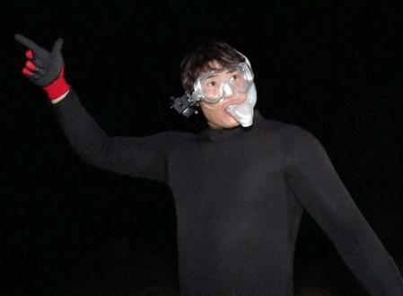 　糸井嘉男氏は食料調達にいざ海へ