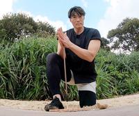 　超人的な火起こしで圧倒する糸井嘉男氏