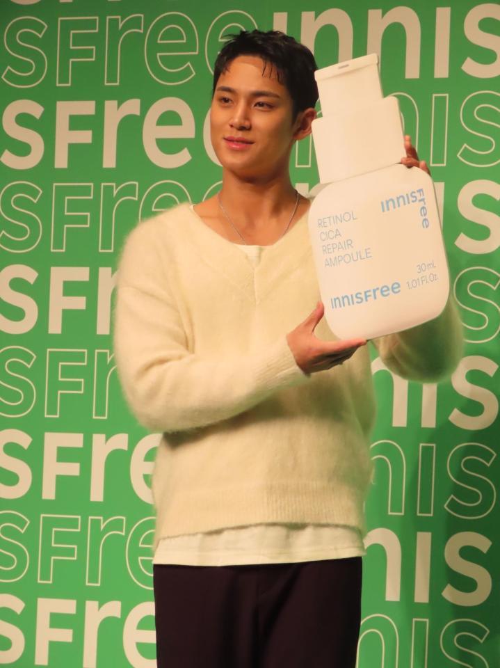 　発表会に出席したＳＥＶＥＮＴＥＥＮのＭＩＮＧＹＵ