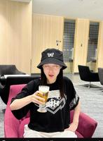 　恍惚の表情でビールを味わう橋本環奈（橋本環奈のＸ＠Ｈ＿ＫＡＮＮＡ＿０２０３より）