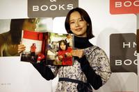　写真集の発売記念会見を行った加藤小夏