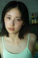 　「加藤小夏　写真集　二日月」（東京ニュース通信社刊）撮影／細居幸次郎