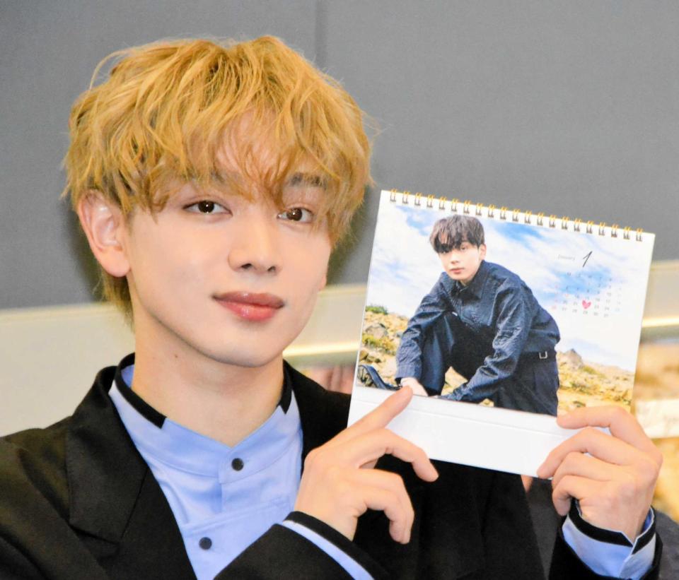 　カレンダー発売記念イベントに登場し、お気に入りカットを披露した宮世琉弥