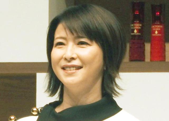 森高千里54歳 黒のヒザ上15cmがガチハマり「めっちゃキレイ