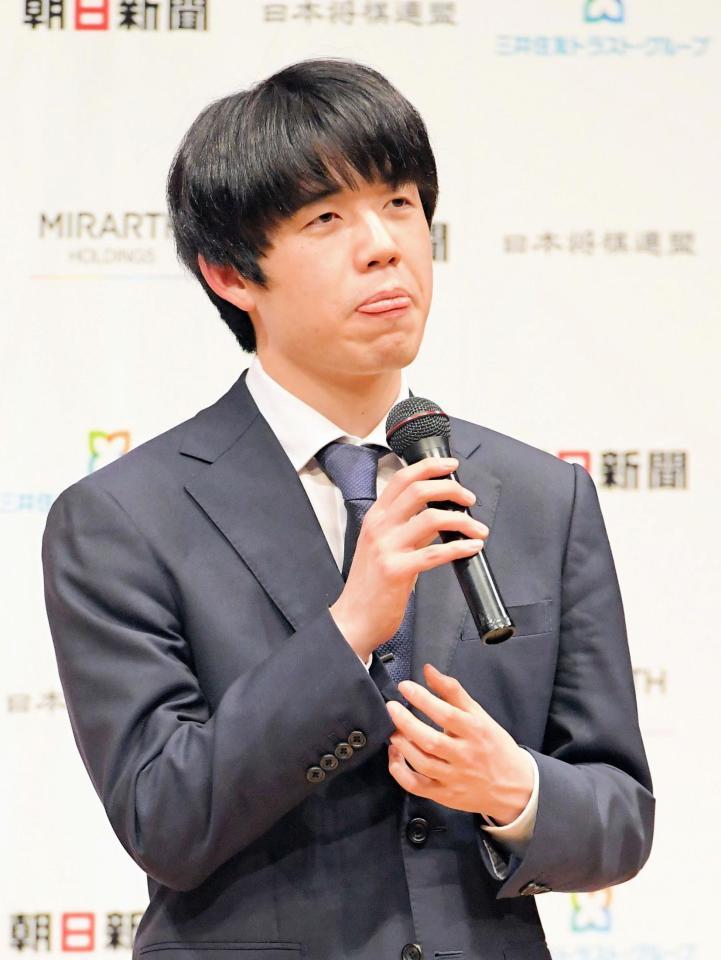 　敗戦の弁を語る藤井聡太八冠（撮影・佐藤厚）