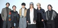 　登場したＵＶＥＲｗｏｒｌｄ。（左から）真太郎、克哉、ＴＡＫＵＹＡ∞、彰、信人、誠果（撮影・堀内翔）