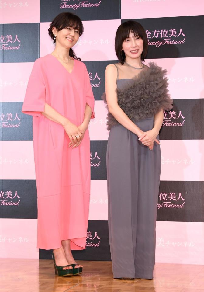 　「全方位美人ビューティーフェスティバル２０２４」に出席した石野真子（左）と奥菜恵（撮影・棚橋慶太）