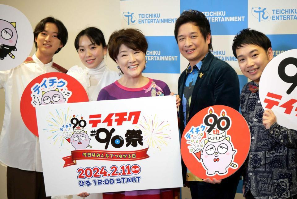 　会見を行った（左から）青山新、杜このみ、川中美幸、松原健之、三丘翔太