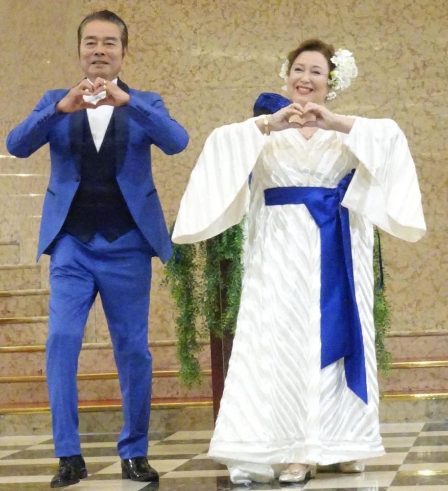 　夫婦でダンスを披露する勝野洋（左）とキャシー中島