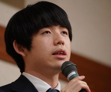 藤井聡太王将　名古屋→大阪を近鉄「安いのでその手筋使う」　深夜ラーメン「悪手」　質問コーナー、将棋用語で笑わせる