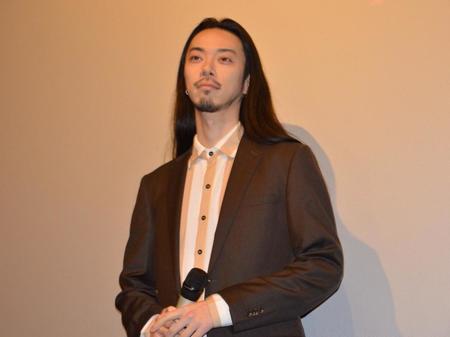 　イベントに出席した青木健