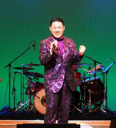 　歌手生活１５周年記念コンサートを開いた大江裕