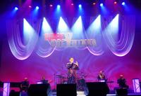 　歌手生活１５周年記念コンサートを開いた大江裕