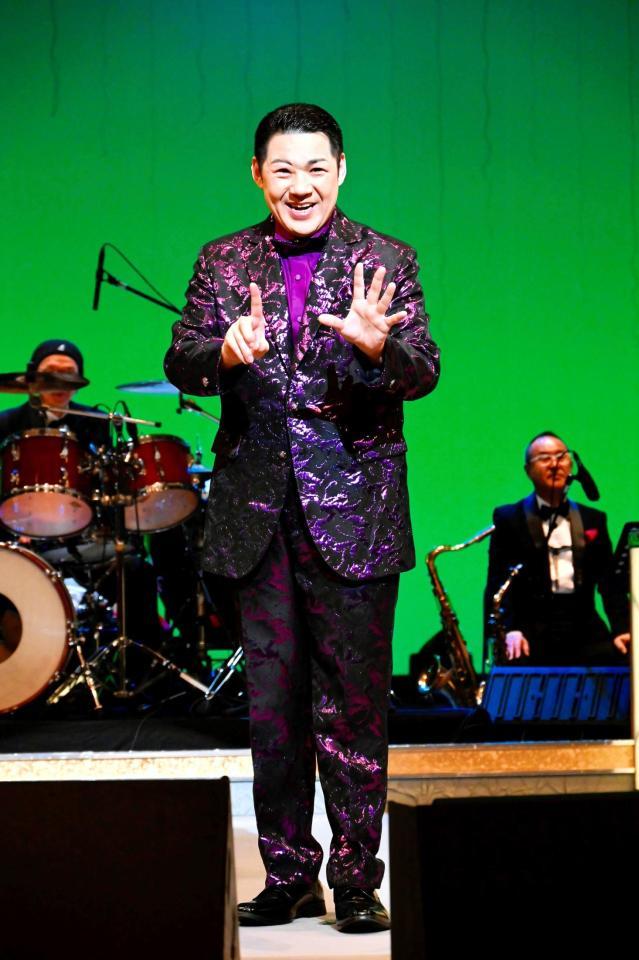 　１５周年記念コンサートを開いた大江裕