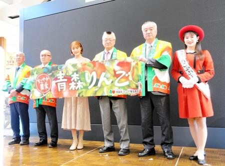 　イベントに登壇した王林（左から３番目）