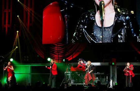 　３０周年記念ライブを行ったＴＲＦ（左から）ＣＨＩＨＡＲＵ、ＳＡＭ、ＤＪ　ＫＯＯ、ＹＵ－ＫＩ、ＥＴＳＵ