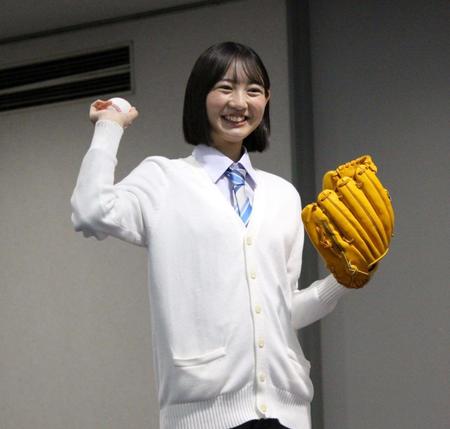 　キャッチボールをする近藤結良