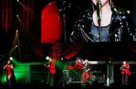 　３０周年記念ライブを行ったＴＲＦ（左から）ＣＨＩＨＡＲＵ、ＳＡＭ、ＤＪ　ＫＯＯ、ＹＵ－ＫＩ、ＥＴＳＵ