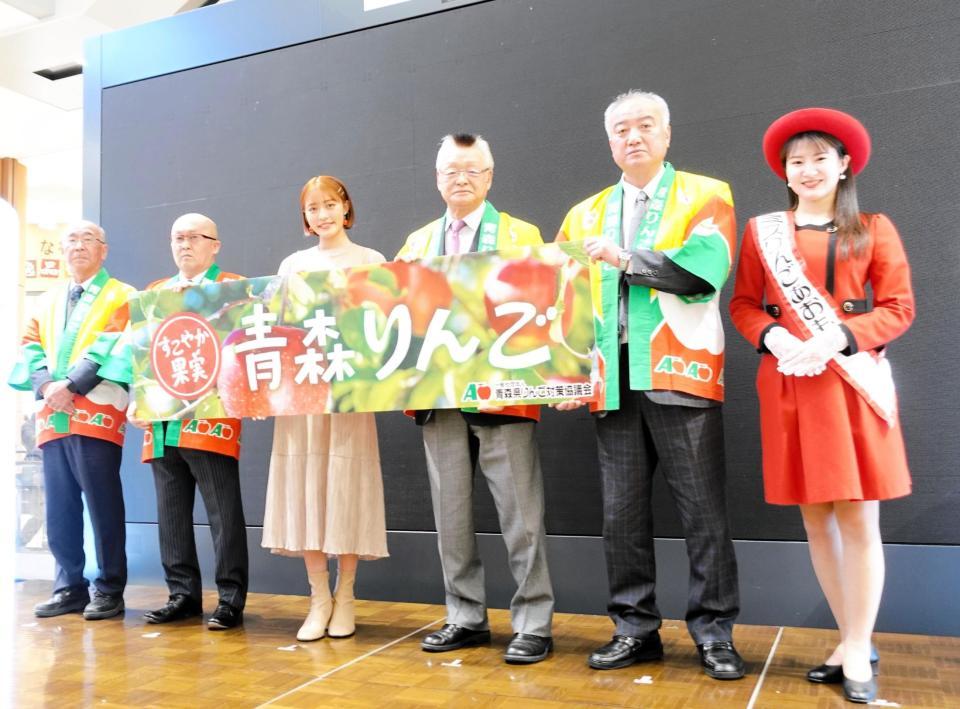 　イベントに登壇した王林（左から３番目）