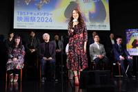 　映画祭の冒頭であいさつするアンバサダーのＬｉＬｉＣｏ（撮影・棚橋慶太）