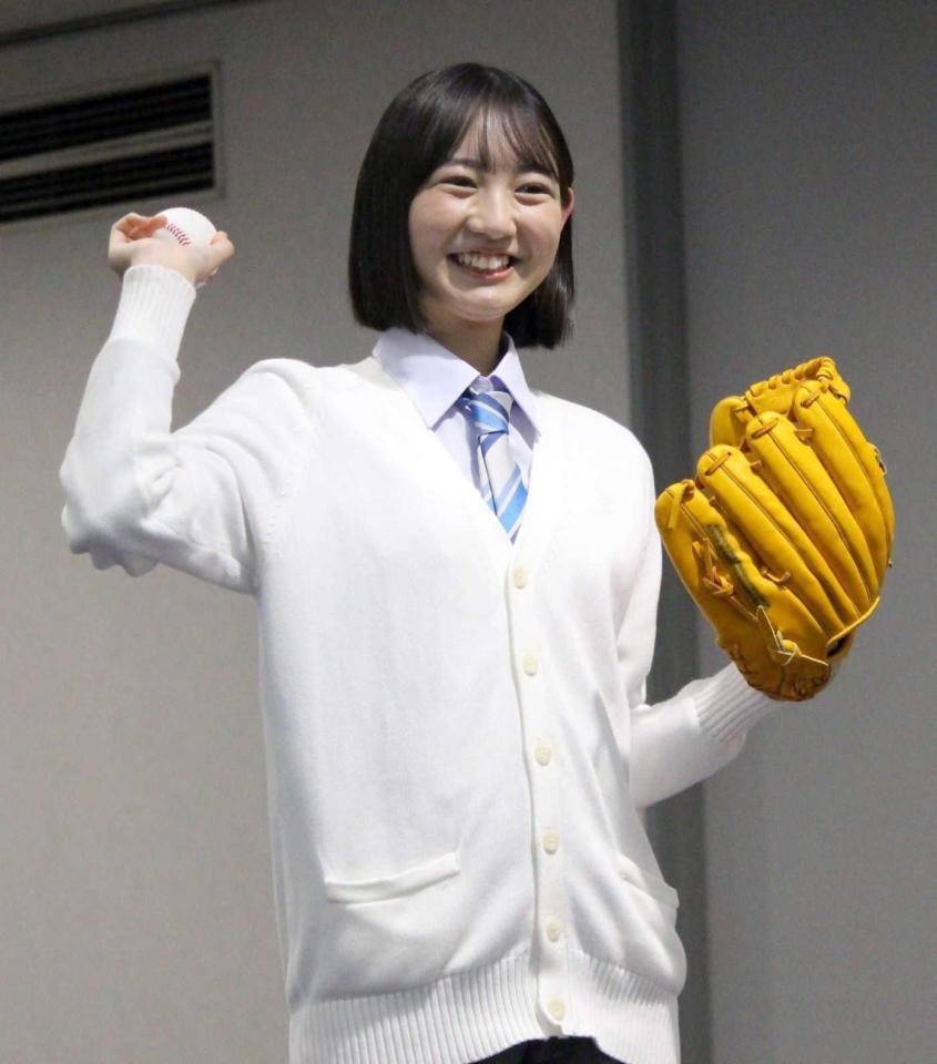 　キャッチボールをする近藤結良