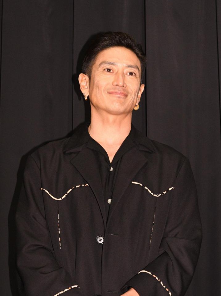 　映画「ペナルティループ」の完成披露上映会に登場した伊勢谷友介＝東京・新宿武蔵野館（撮影・佐々木彰尚）