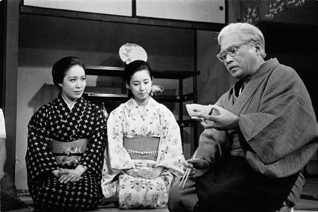 　ドラマ「七人の孫２」に出演する（左から）藤間紫さん、山本陽子さん、森繁久彌さん（提供ＴＢＳ）