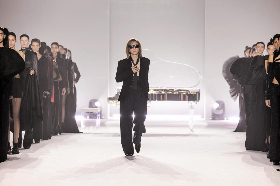 　ミラノ・ファッションウィークショーに登場したＹＯＳＨＩＫＩ