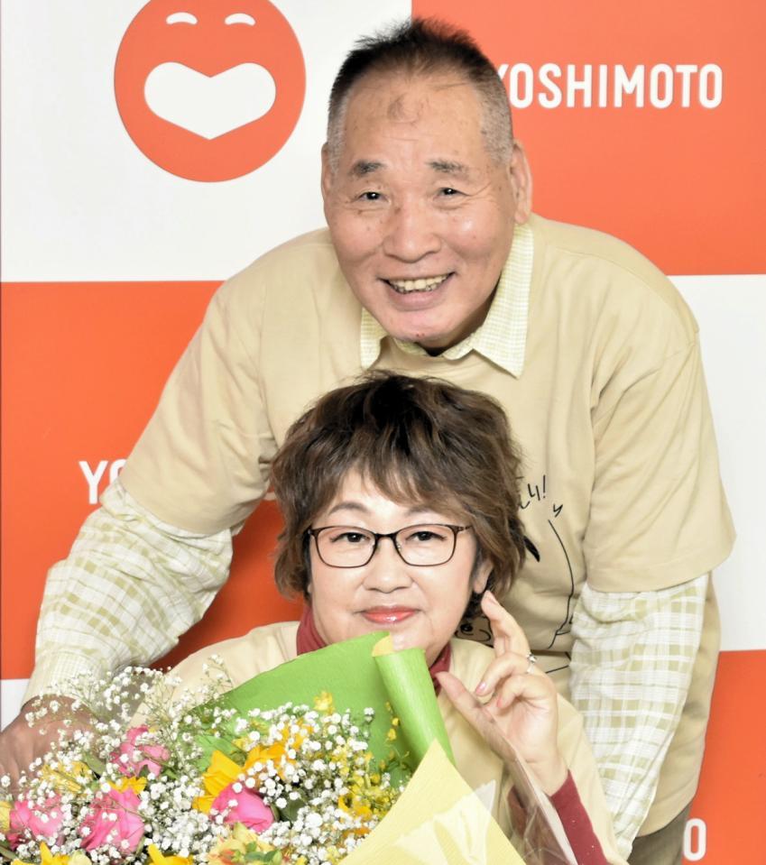 　宮川大助・花子の宮川花子（手前）と宮川大助