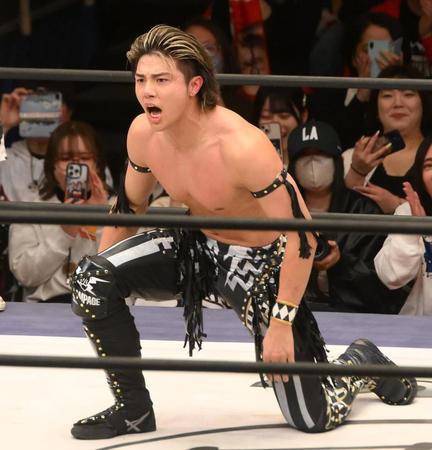 　プロレスデビューを飾ったＴＨＥ　ＲＡＭＰＡＧＥの武知海青（撮影・堀内翔）