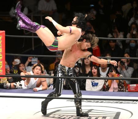 　プロレスデビューを飾ったＴＨＥ　ＲＡＭＰＡＧＥの武知海青（撮影・堀内翔）