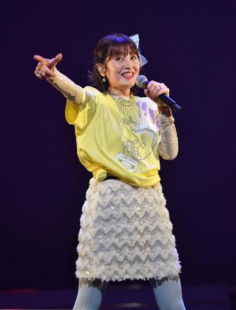 　４０周年記念ライブで新曲を披露した荻野目洋子（撮影・出月俊成）