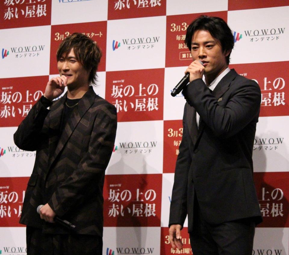 　完成披露試写会で笑顔の橋本良亮と桐谷健太（右）