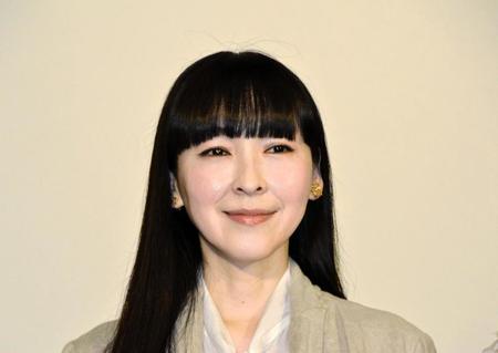 　ドラマ「ユーミンストーリーズ」の会見に出席した麻生久美子