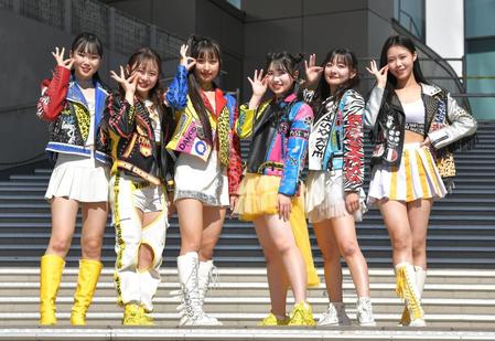 　デビューイベントを行ったＳＡＫＵＲＡ　ＧＲＡＤＵＡＴＩＯＮ。（左から）Ｌｉｌｉ、Ｈｉｔｏｍｉ、Ａｉｒａ、Ａｏｉ、Ｍｉｒｅｉ、Ａｎｏｎ（撮影・出月俊成）