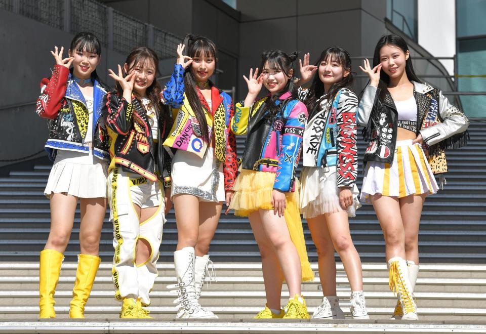 　デビューイベントを行ったＳＡＫＵＲＡ　ＧＲＡＤＵＡＴＩＯＮ。（左から）Ｌｉｌｉ、Ｈｉｔｏｍｉ、Ａｉｒａ、Ａｏｉ、Ｍｉｒｅｉ、Ａｎｏｎ（撮影・出月俊成）