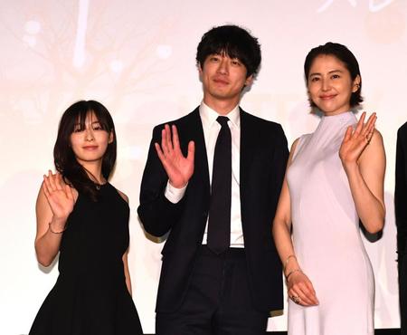 　映画「パレード」のイベントに登場した（左から）森七菜、坂口健太郎、長澤まさみ（撮影・佐々木彰尚）