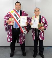 　元幕内・徳勝龍の千田川親方（左）と大村崑