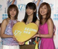 （左から）藤本美貴、後藤真希、石川梨華=2003年7月