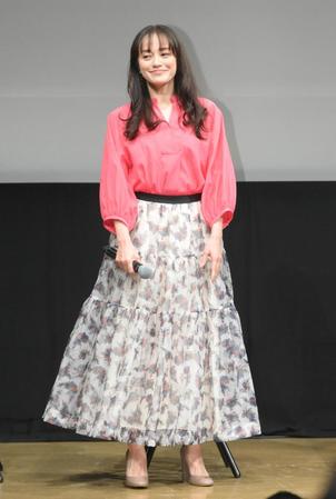 　登壇する牧瀬里穂（撮影・堀内翔）